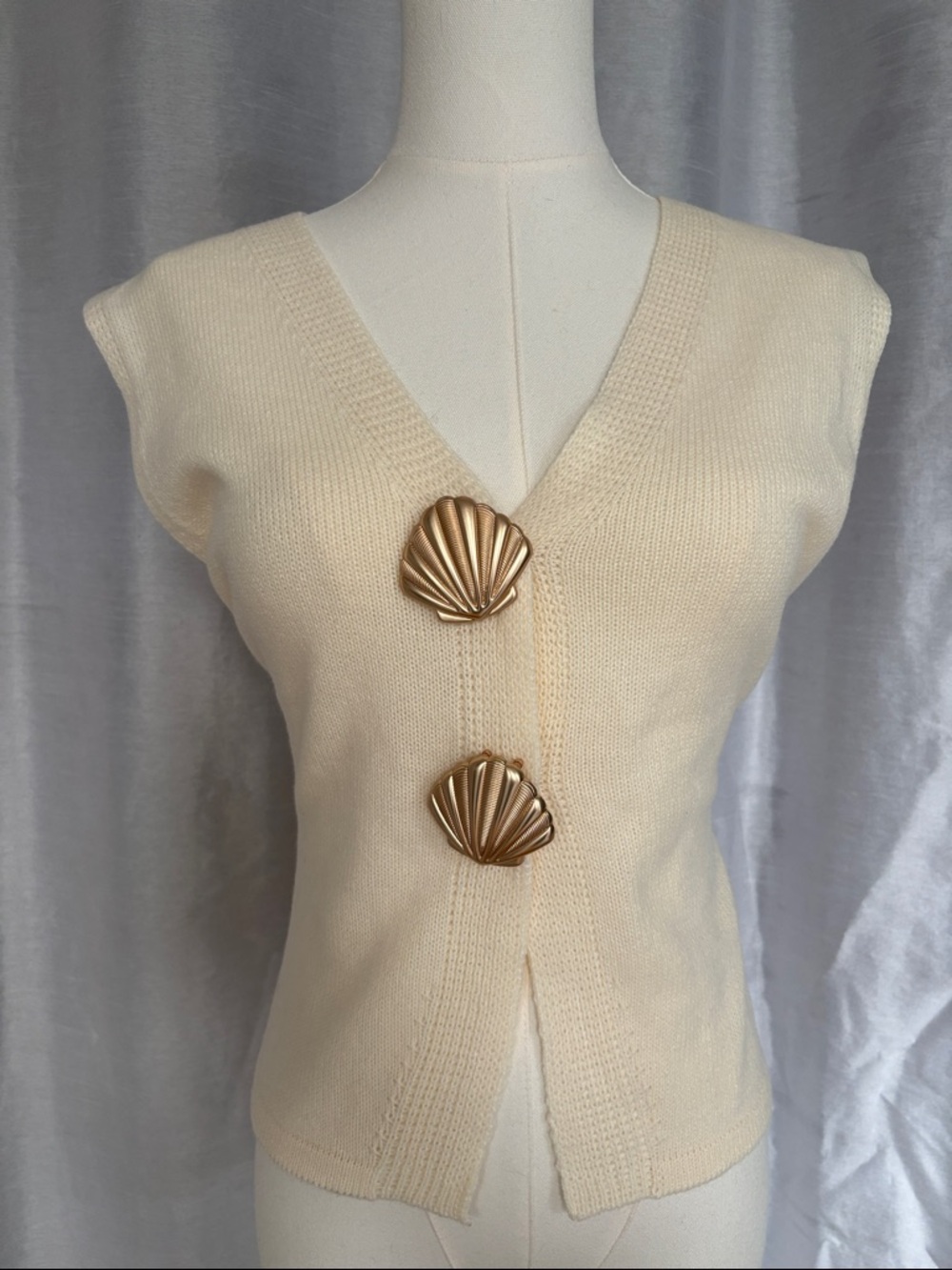 Cream Knit Shell-Button Sleeveless Cardigan